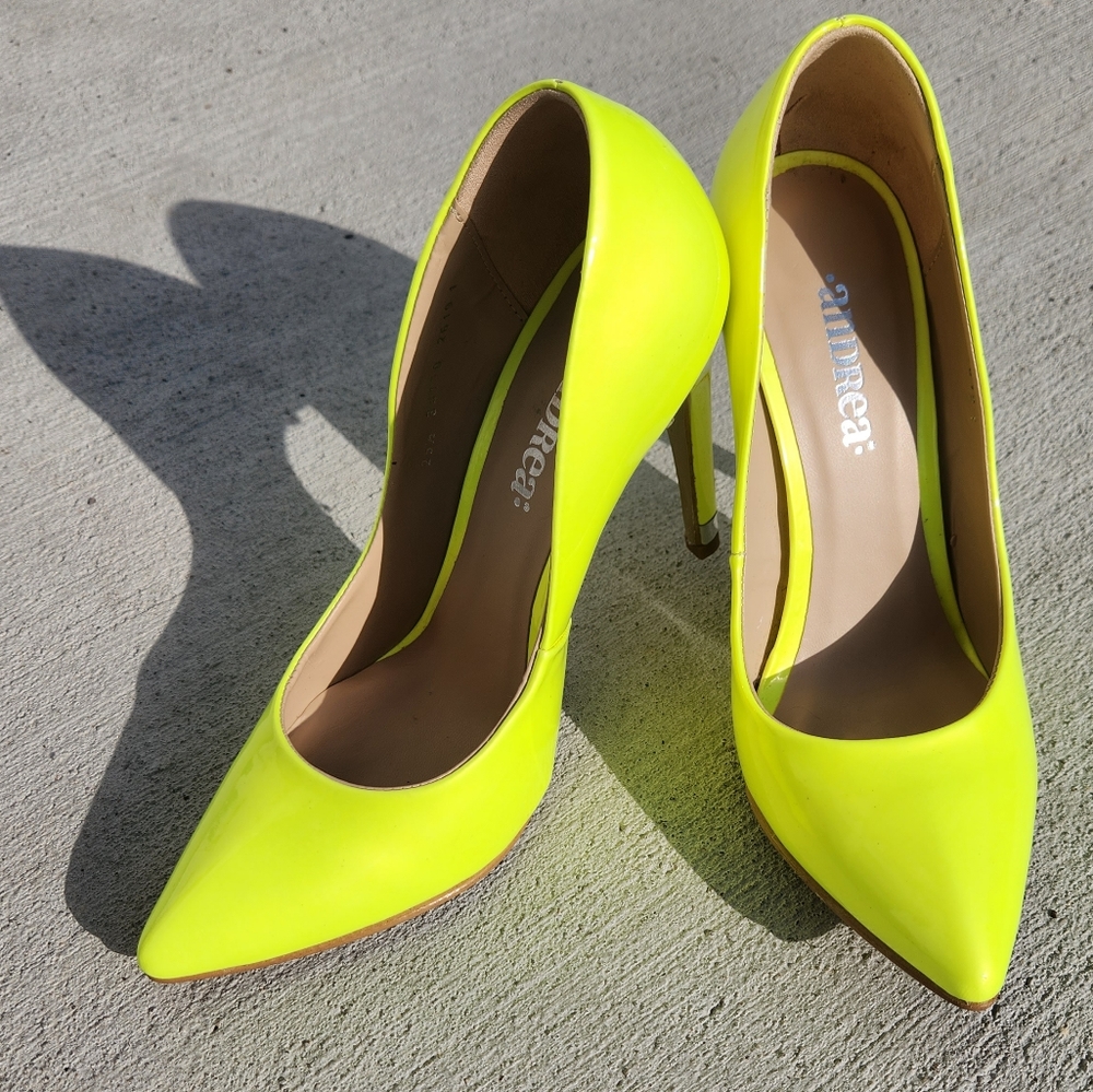 Shoes Andrea size 8 color Neon